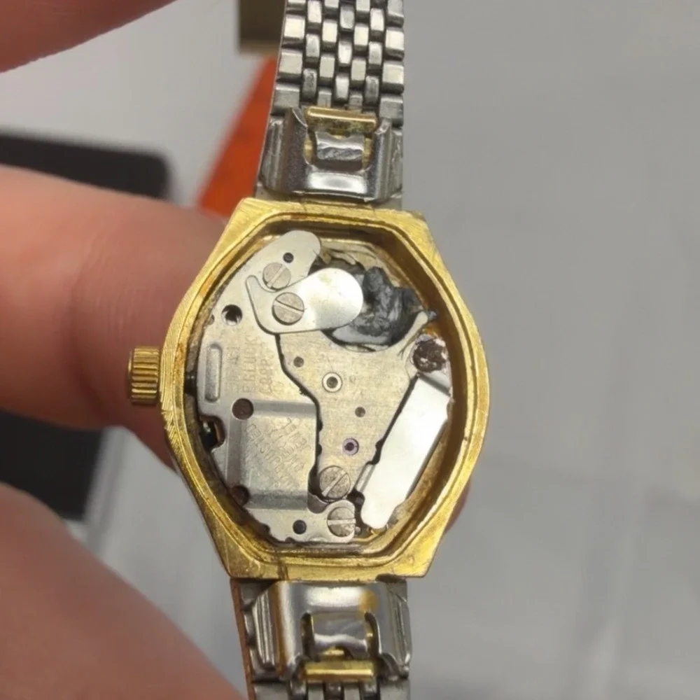Vintage Armitron Quartz Womens Watch Octagon Gold Tone Expansion Band Petite